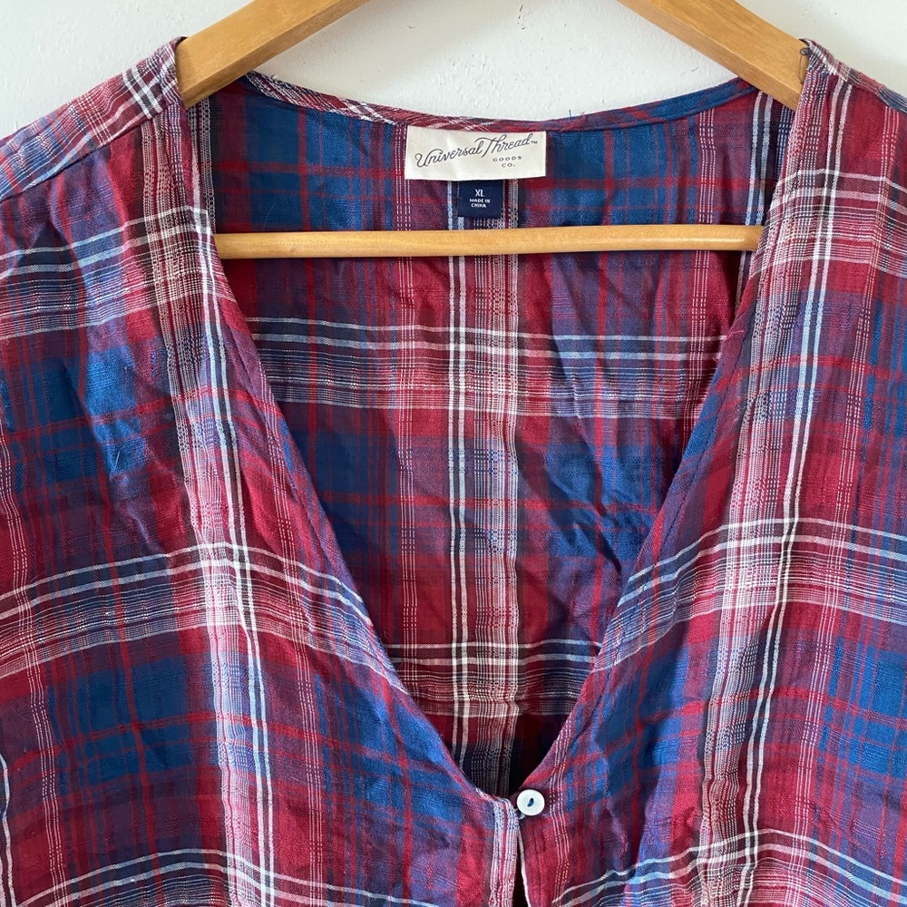 Universal Thread Co. tie-front button down